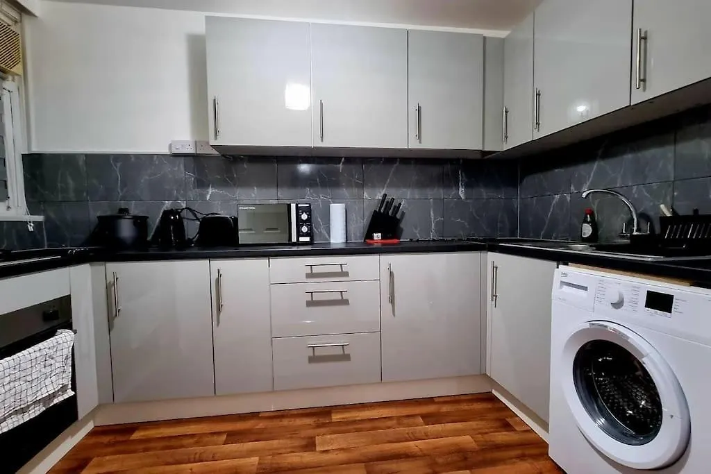1 Bed Flat With Free Parking In E13 Apartment London United Kingdom